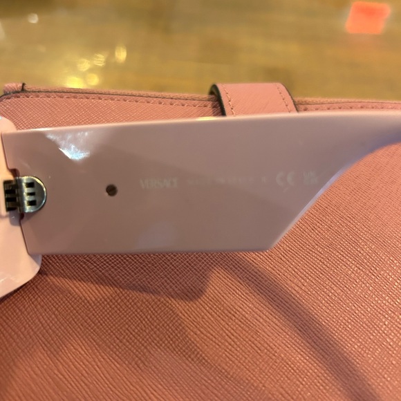 Chic Pink Sunglasses - Picture 3 of 4